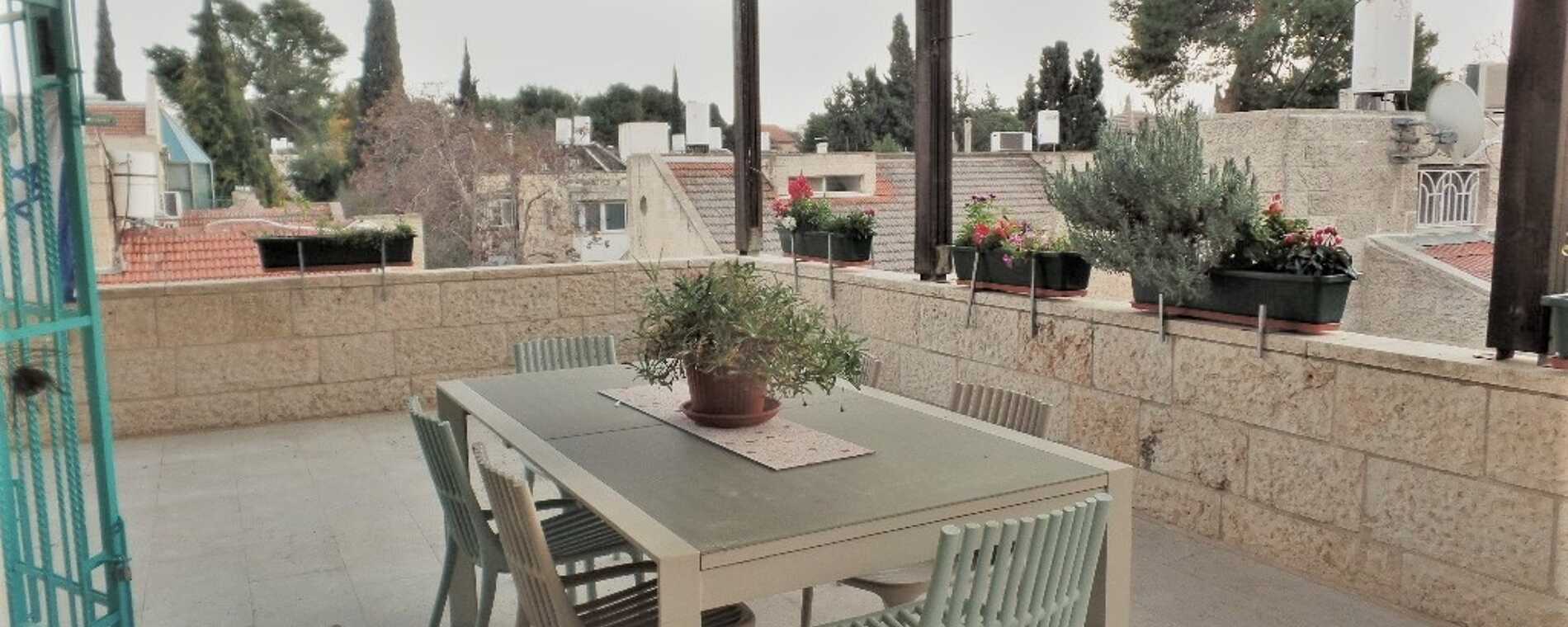 assets/images/properties/ER13 Balcony.jpg